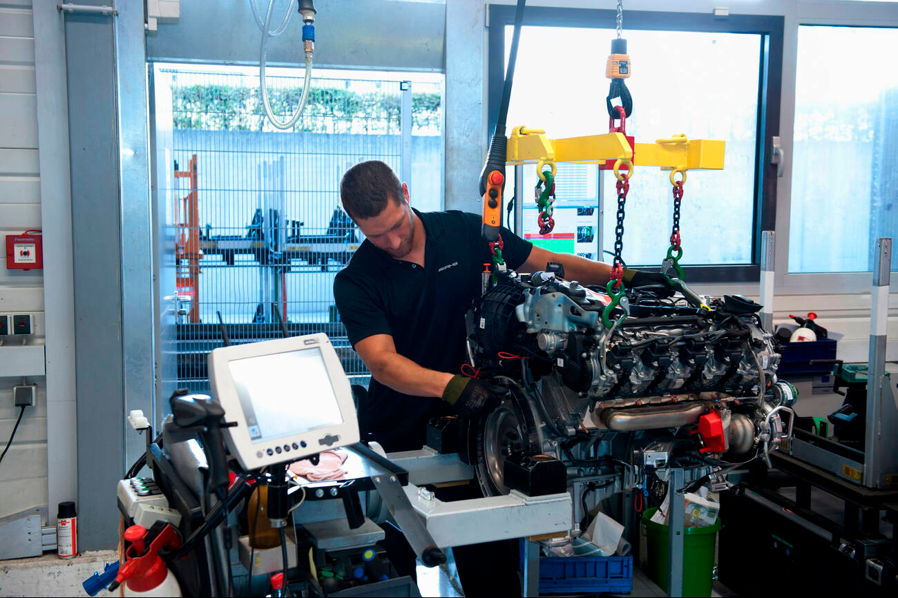 «One Man – One Engine»: почему у AMG каждый мотор — с подписью.