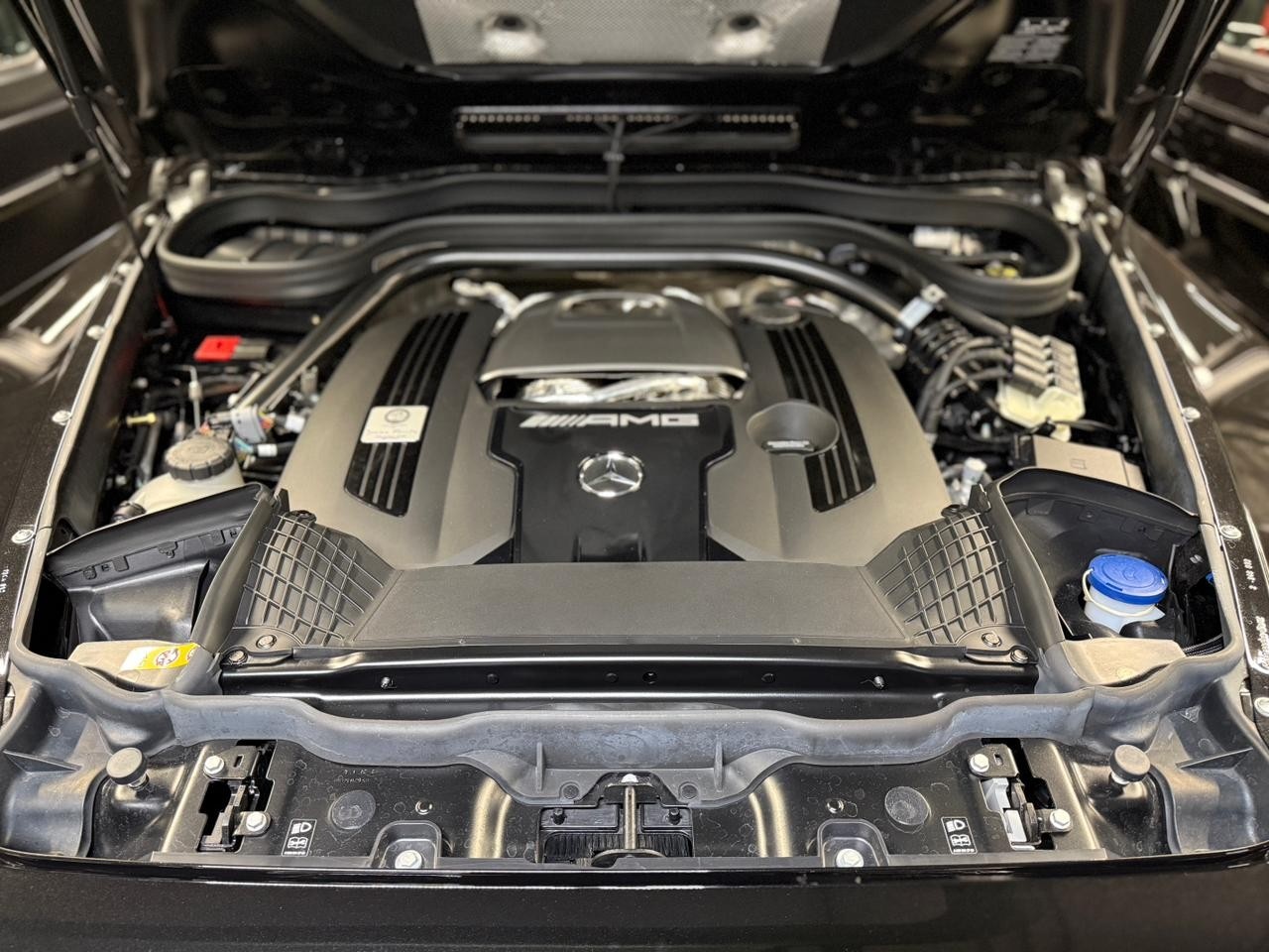«One Man – One Engine»: почему у AMG каждый мотор — с подписью.