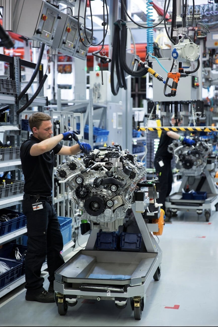 «One Man – One Engine»: почему у AMG каждый мотор — с подписью.
