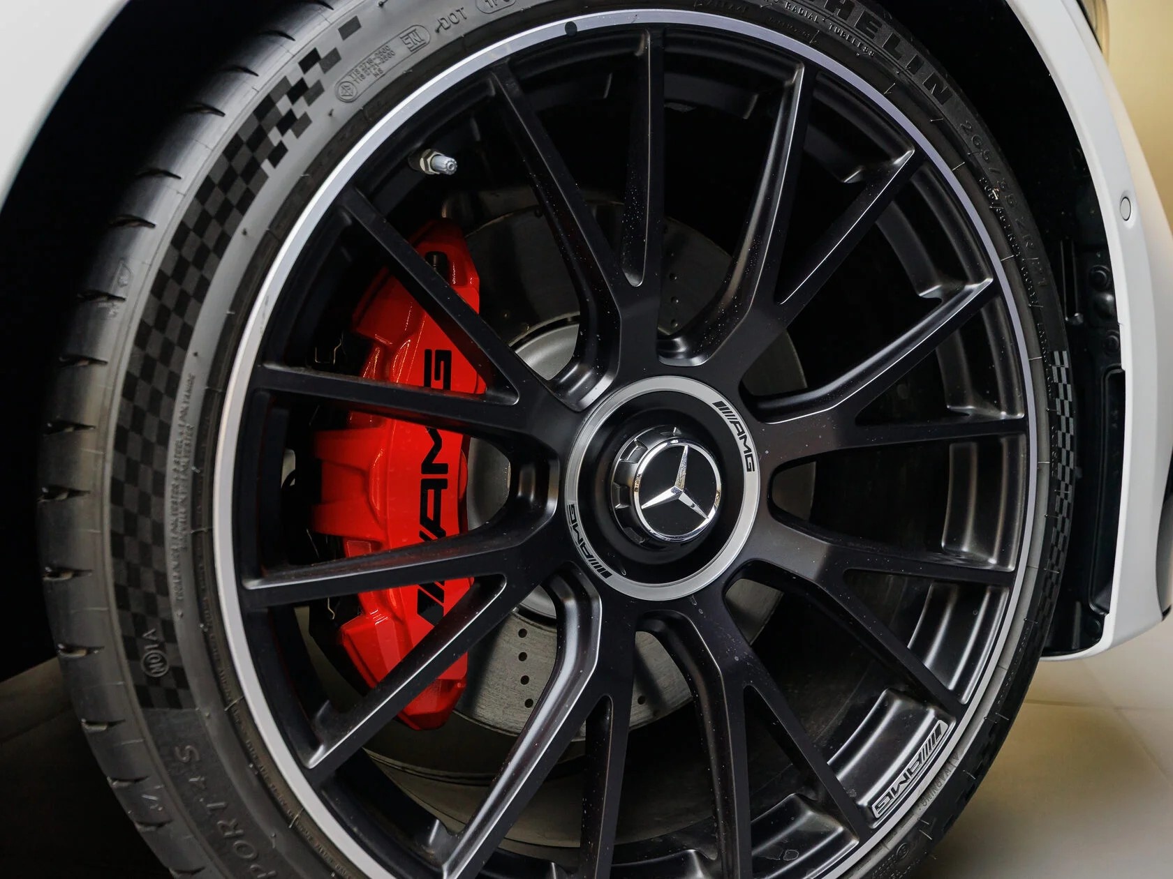 Mercedes-AMG: скорость, страсть и совершенство.
