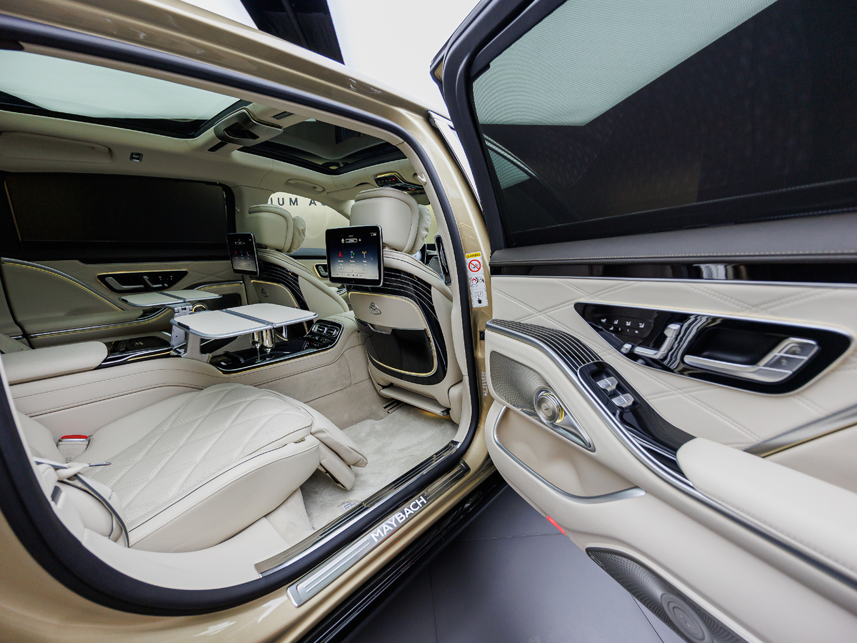 Новое поступление на склад — Maybach S 580 в двухцветной окраске