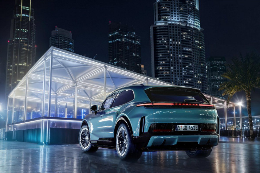 Porsche меняет свою стратегию: причины и перспективы.