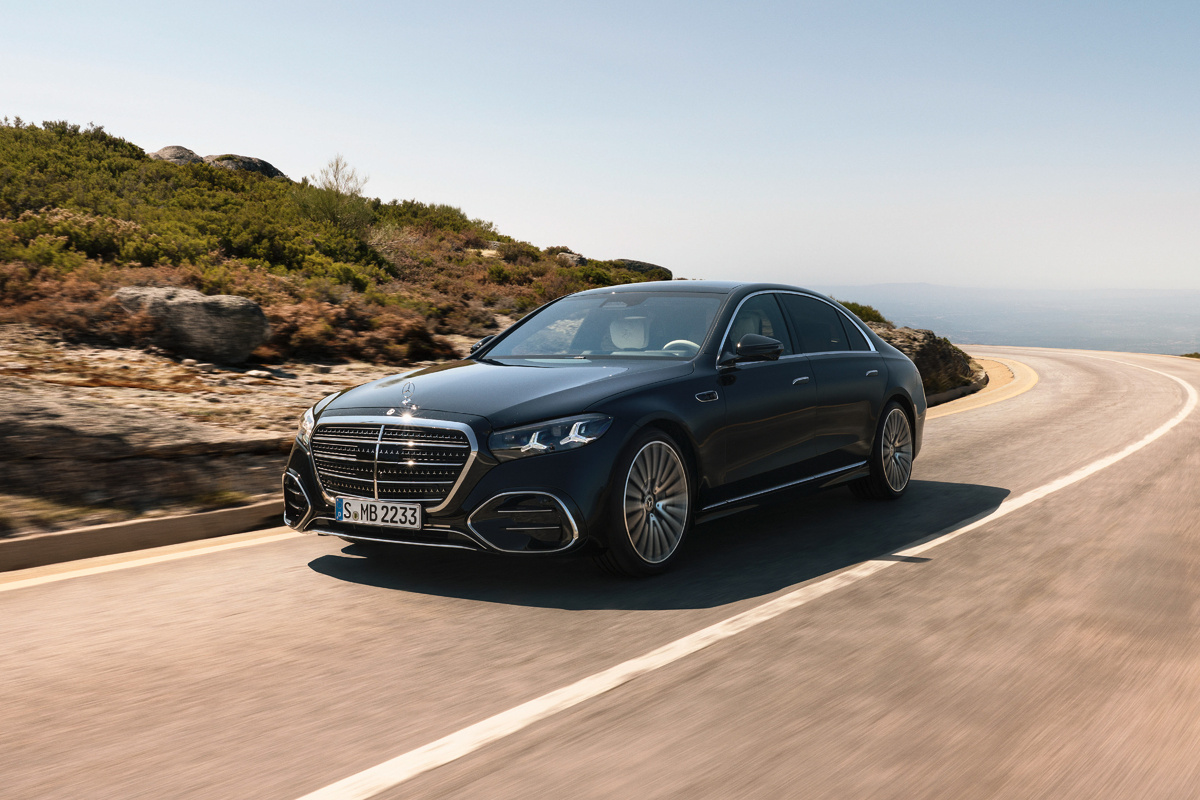 Mercedes-Benz официально представил обновленный S-класс 29 января 2026 года: подробности и когда можно заказать в России.
