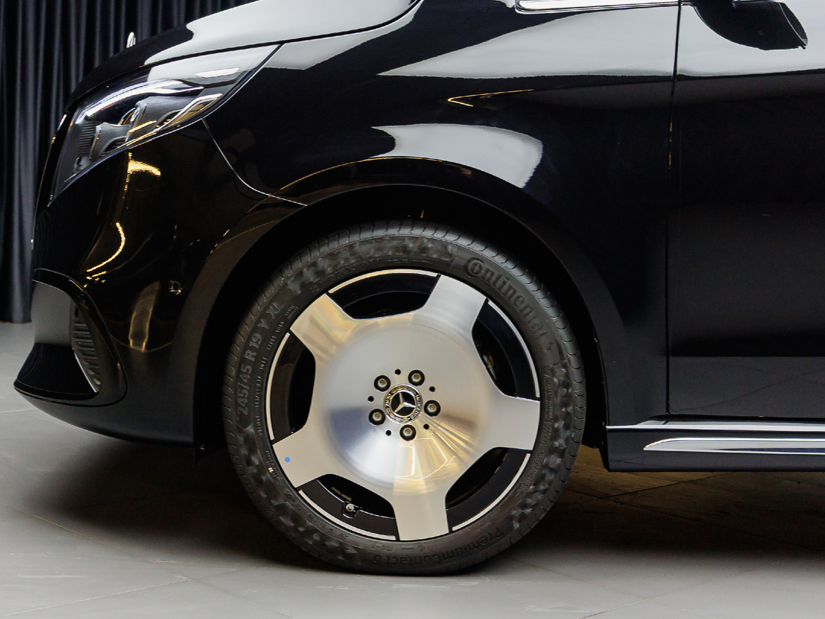 Новое поступление на склад — Mercedes-Benz V300d Long