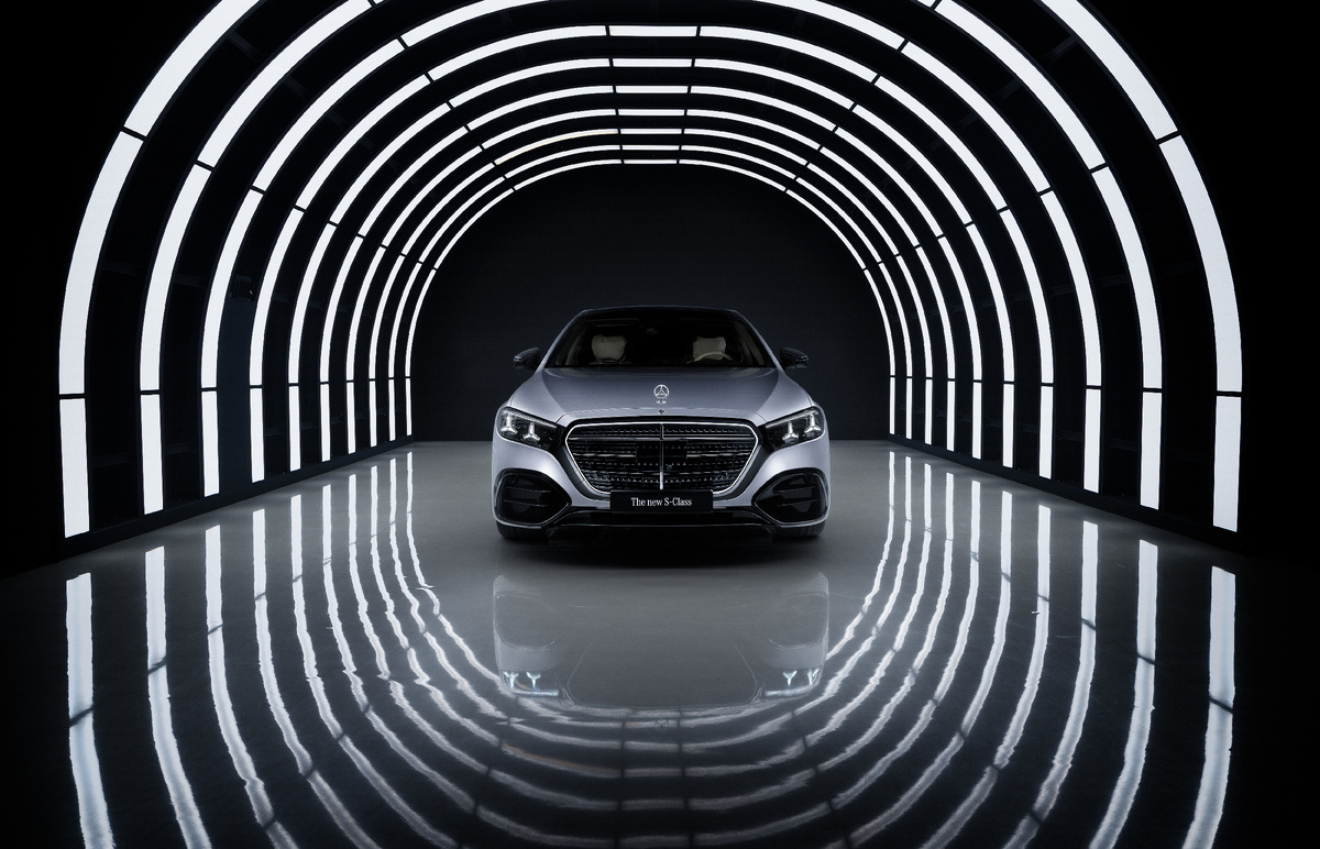 Mercedes-Benz официально представил обновленный S-класс 29 января 2026 года: подробности и когда можно заказать в России.