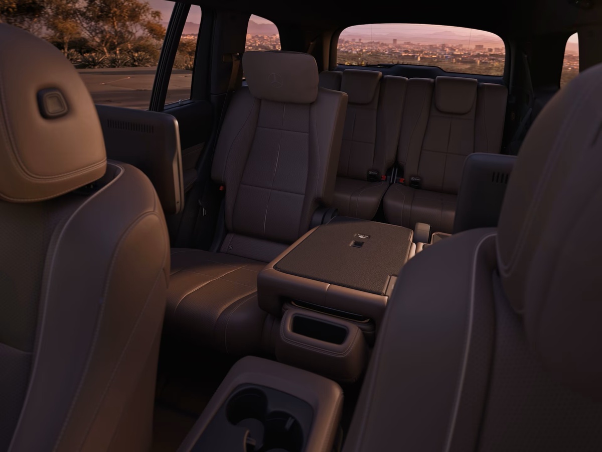 Обновленный Mercedes-Benz GLS: эволюция флагманского SUV.