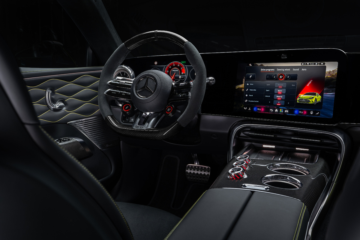 Mercedes-AMG представил новый GT: электрическая эра с динамикой суперкара.