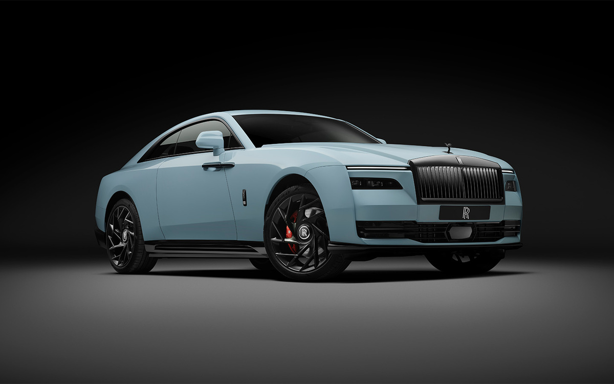 Rolls-Royce представил обновленный Spectre Series II: больше запас хода, больше мощности и еще больше персонализации.