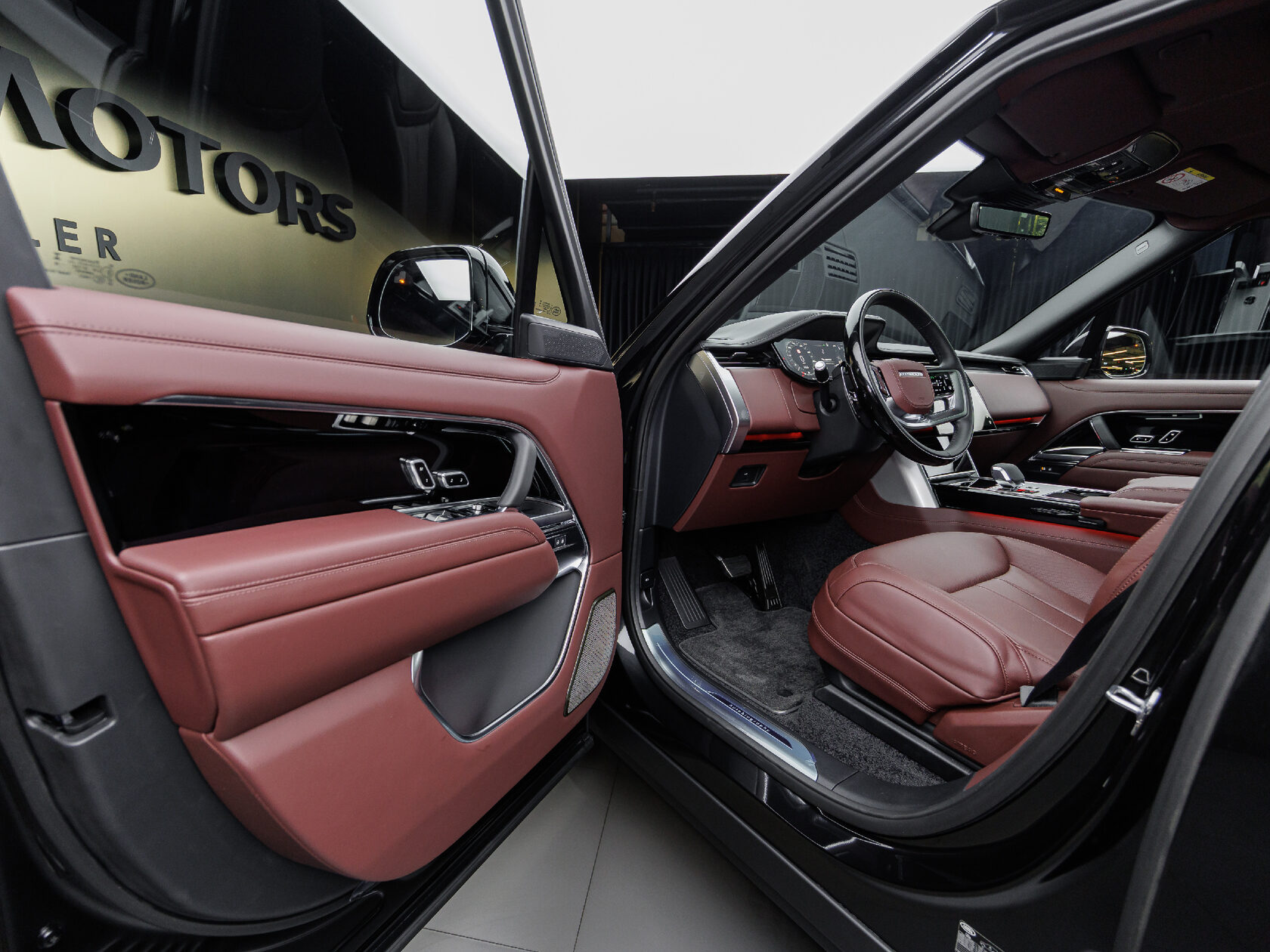 Новое поступление на склад — Range Rover Autobiography LWB