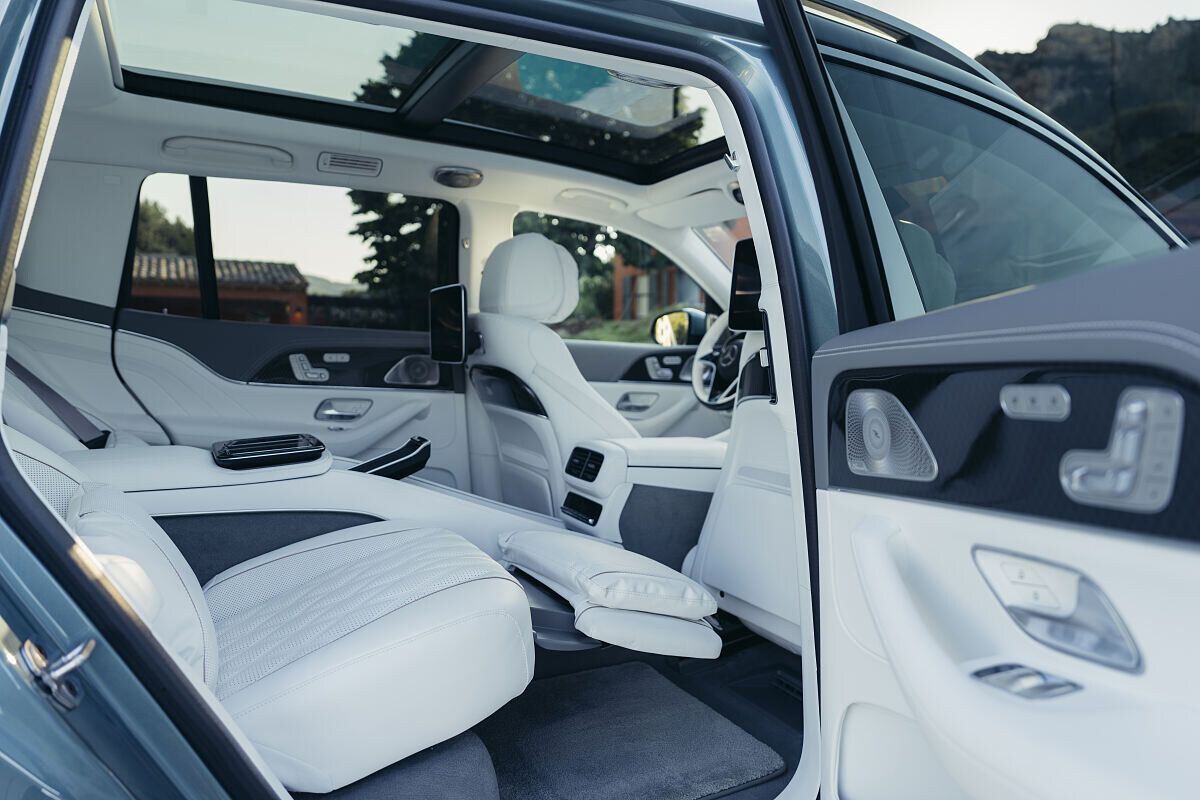 Mercedes-Maybach GLS стал еще роскошнее. Но главная премьера — не в новом дизайне