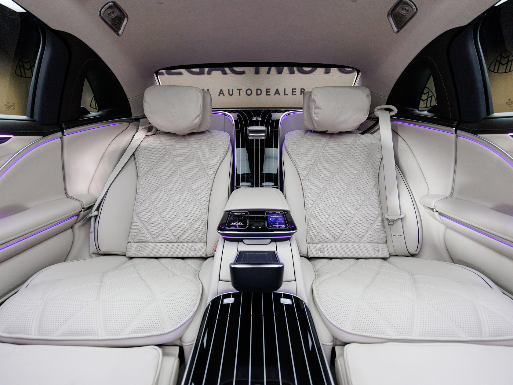 Компания Legacy Motors первой в России представила рестайлинговый Mercedes-Maybach S-Class