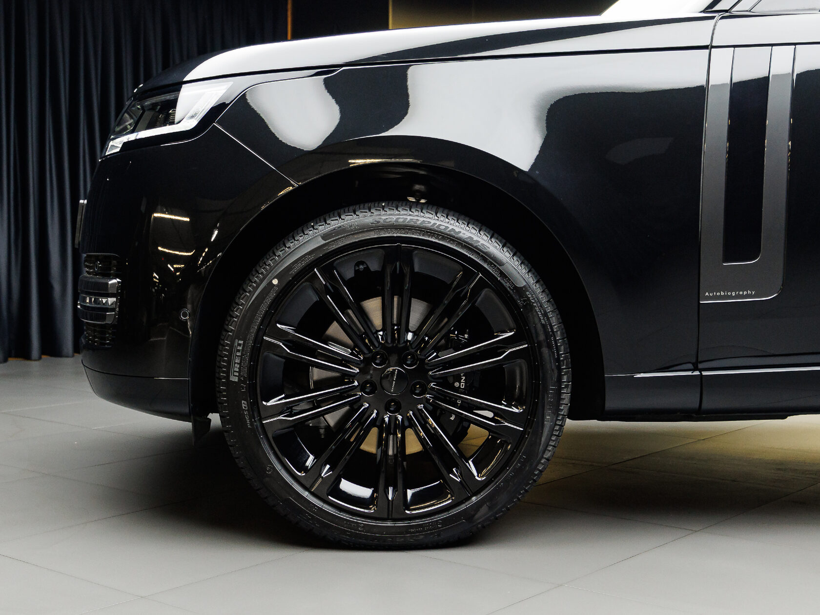 Новое поступление на склад — Range Rover Autobiography LWB