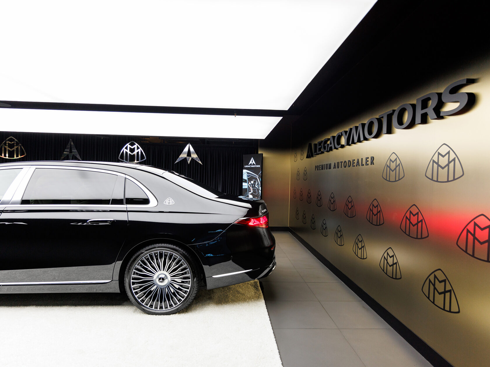Компания Legacy Motors первой в России представила рестайлинговый Mercedes-Maybach S-Class