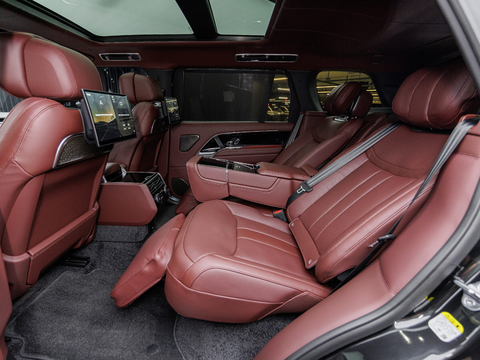 Новое поступление на склад — Range Rover Autobiography LWB