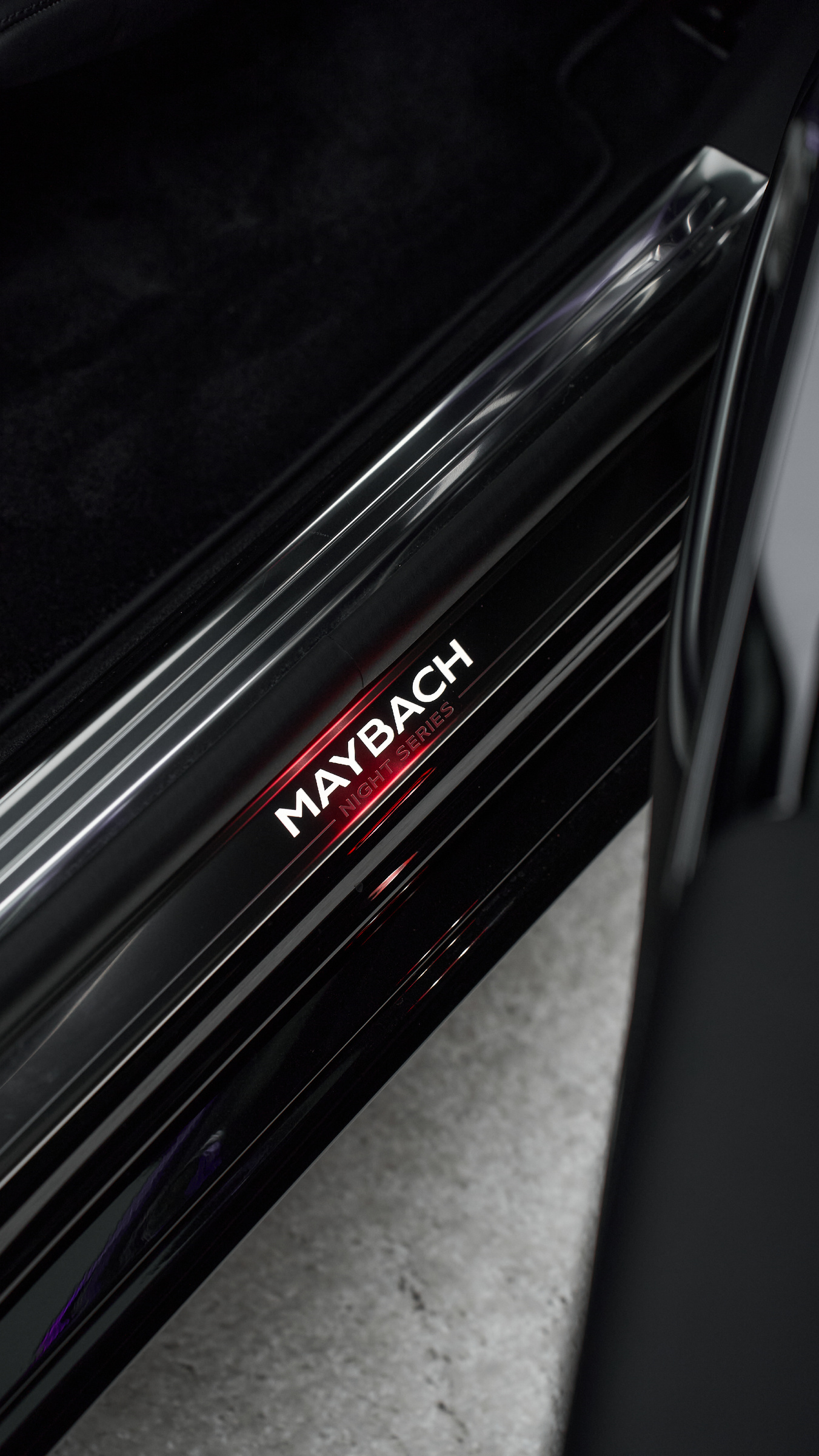 Единственный в России Mercedes-Maybach S-Class Night Series появился в Москве
