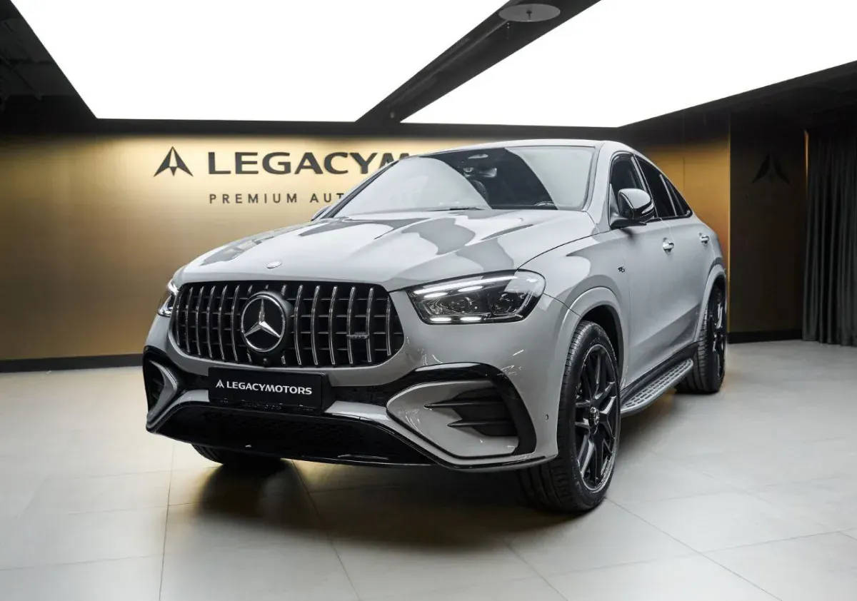 Mercedes-AMG GLE 53 Coupé серого цвета в шоуруме Legacy Motors