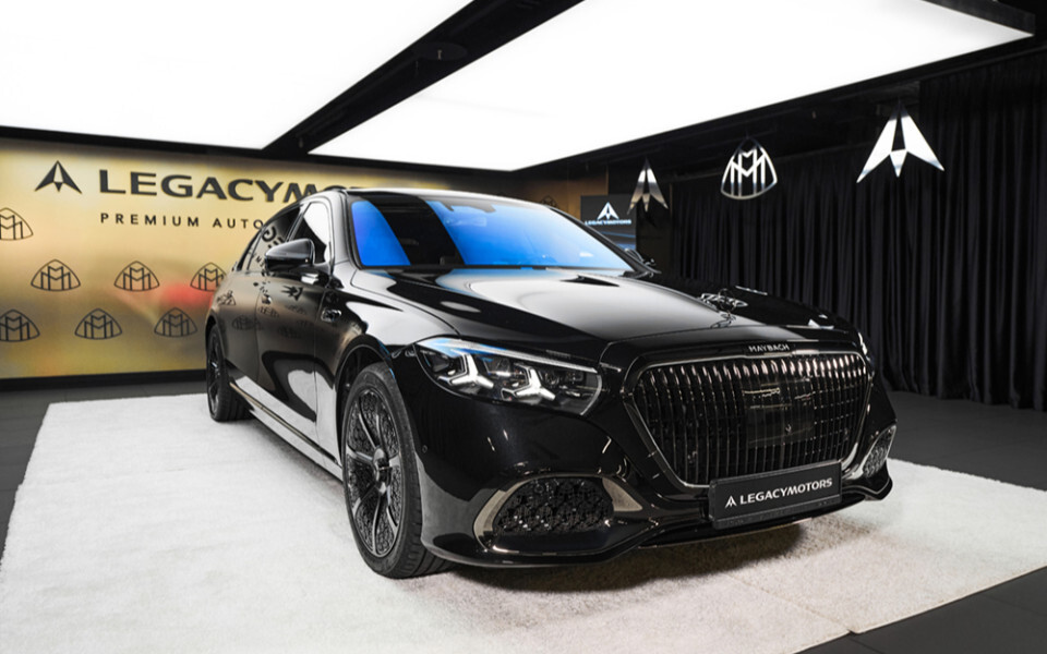 Чёрный Mercedes-Maybach S-Class Night Series в шоуруме Legacy Motors